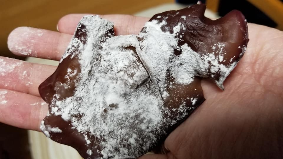 【満天★青空レストラン】肉厚きくらげのふわふわ大和揚げ（やまとあげ）きくらげに薄力粉をはたく