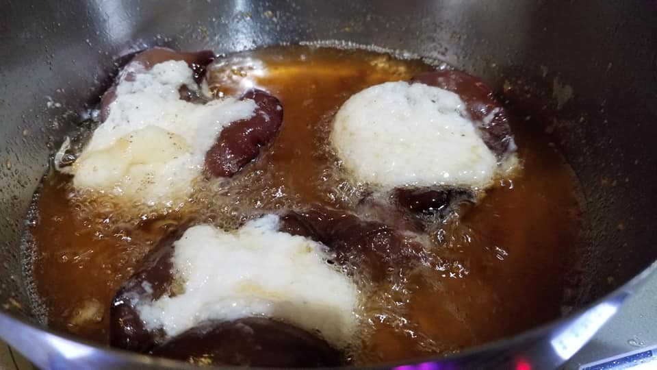 【満天★青空レストラン】肉厚きくらげのふわふわ大和揚げ（やまとあげ）ゆっくり油に入れる